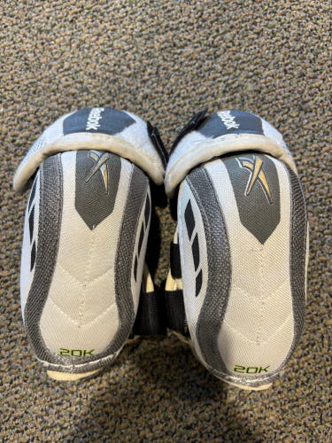 Junior Medium Reebok 20K Elbow Pads (Used)