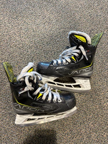 Youth Bauer Vapor 3X Hockey Skates Regular Width 13.5 (Used)