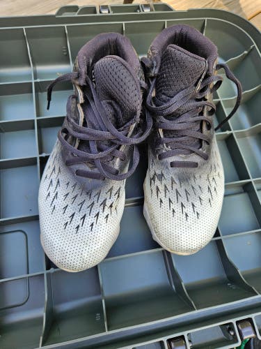 Kids 6Y (Big Kids / Youth) Youth Under Armour Cleats (Used)