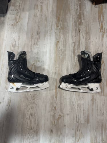 Michael Rasmussen pro stock game used Bauer vapor flylite skates size 9.5 fit 2
