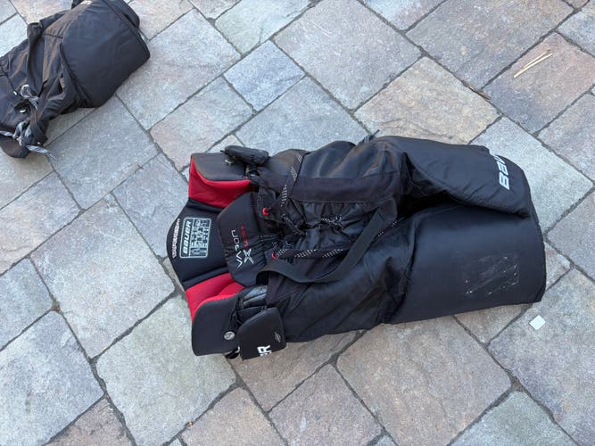 Senior Medium Bauer Vapor Matrix Hockey Pants (Used)