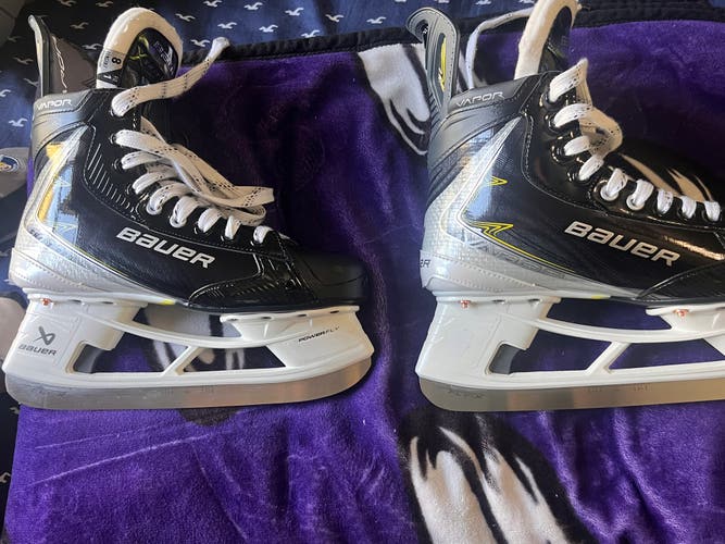Black/White 2025 Bauer S25 Vapor Shift Pro (SMU) Hockey Skates Narrow Width 8 (Used)