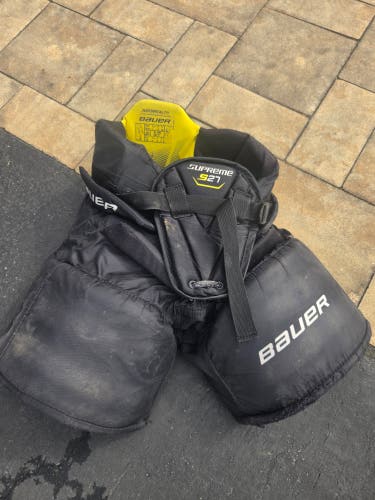 Small Junior Bauer S27 Hockey Goalie Pants (Used)