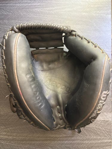 Wilson A2000 RH Catcher's Baseball Glove 33.5" (Used)