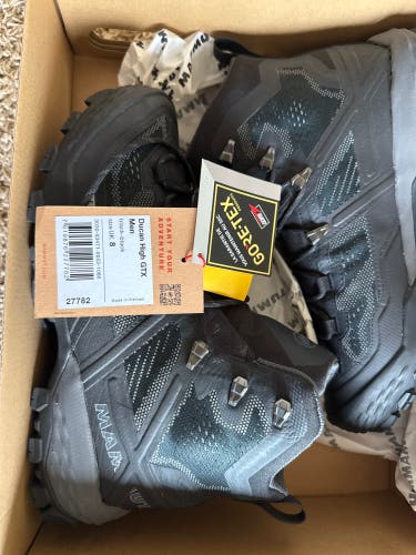 Size M 9.0 (W 10.0) Mammut Hiking Boots (New)