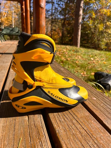 Men’s Classic Size 6.5 Salomon Cross Country Ski Boots (Used)