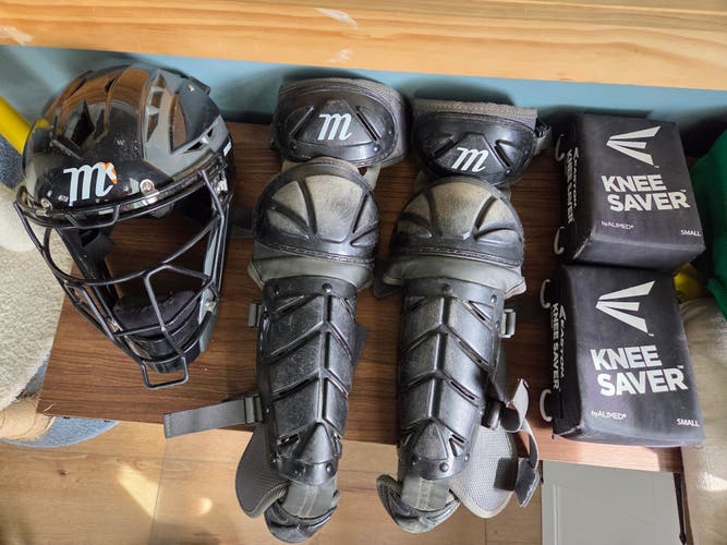 Black/Gray Marucci Catcher's Set (Used)