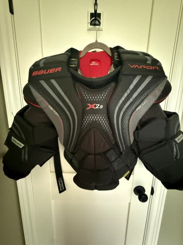 Medium 2020 Bauer Vapor X2.9 Goalie Chest Protector (Used)