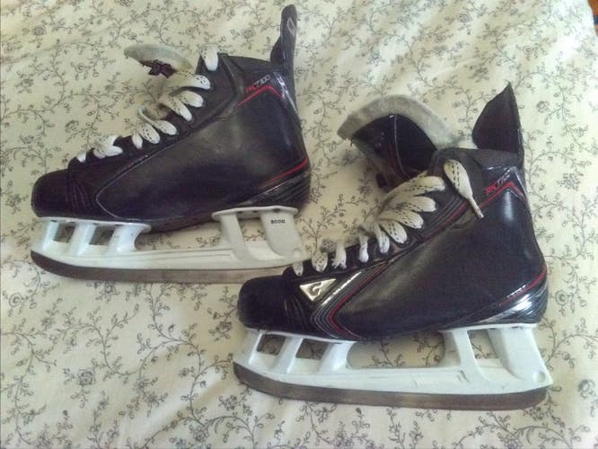 Black Graf PeakSpeed PK7700 Hockey Skates Regular Width 9.5 (Used)