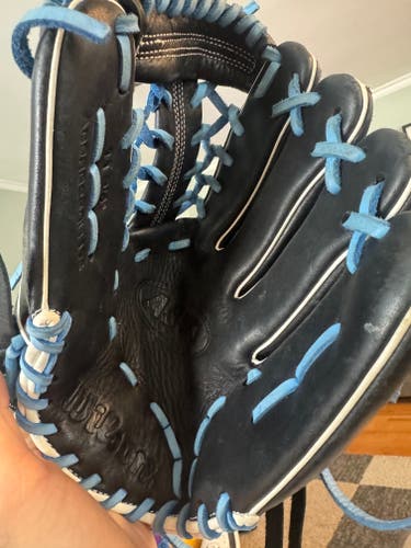 2025 Wilson RH Outfield A950 Baseball Glove 8" (Used)