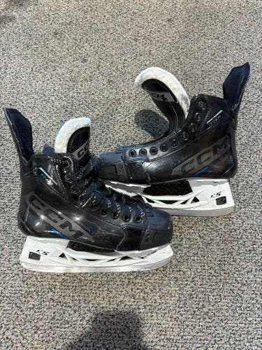Junior CCM JetSpeed FT675 Hockey Skates Regular Width Size 3.5 (Used)
