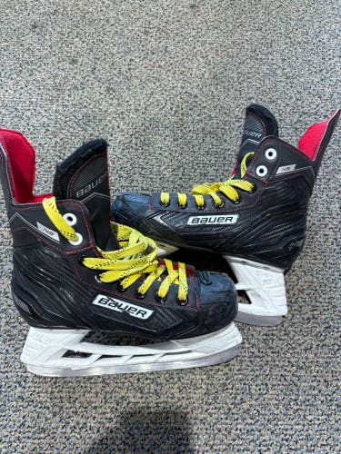 Junior Bauer NS Hockey Skates Regular Width Size 2 (Used)