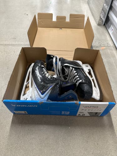 2025 Bauer Vapor Flylite Hockey Skates Size 6 (Used)