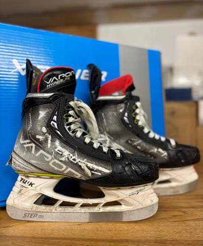 Bauer Vapor Hyperlite Hockey Skates - Senior 7.5 (Good Condition)