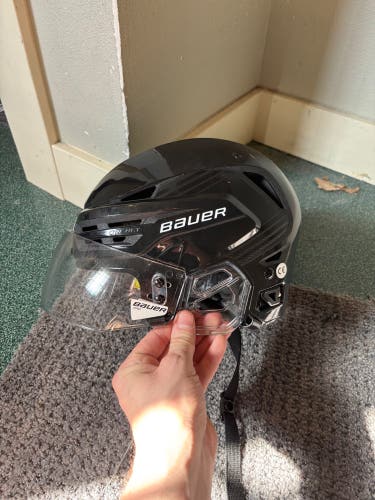 Medium Bauer Re-Akt 85 Helmet (Used)