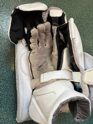 Bauer Supreme Ultrasonic Regular glove and blocker (Used)