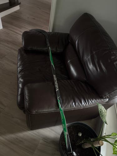 Intermediate Bauer Vapor FlyLite Green Right Handed Hockey Stick P92 55 Flex Used Like New