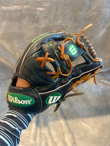 Black Adult Wilson A2000 RH Infield Baseball Glove 11.75" (Used)