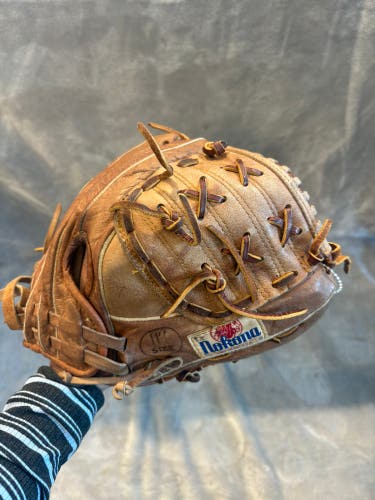 Brown Nokona AMG 100 RH Pitcher's Baseball Glove 11" (Used)