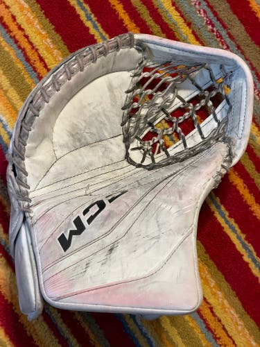 CCM EFlex 6.9 Full Right Glove (Used)