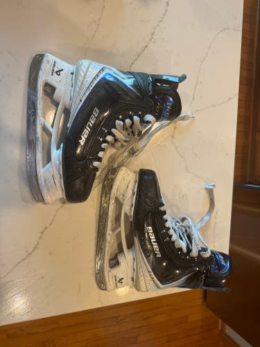 2025 Bauer Vapor Flylite Hockey Skates Regular Width 7 (Used)