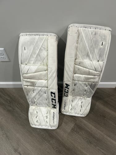 28" CCM Extreme Flex 5.5 Goalie Leg Pads (Used)