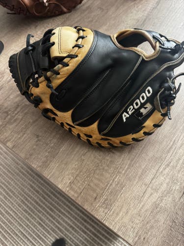 Wilson A2000 RH Catcher's Glove 33" (Used)