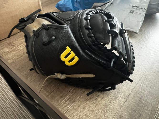 Wilson A2000 RH Catcher's Glove 33.5" (Used)