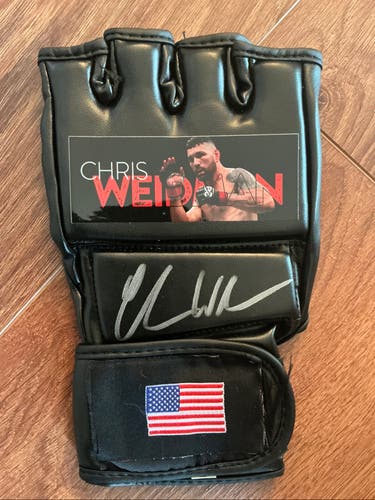 Chris Weidman Autographed Signed Custom MMA Glove UFC Beckett COA