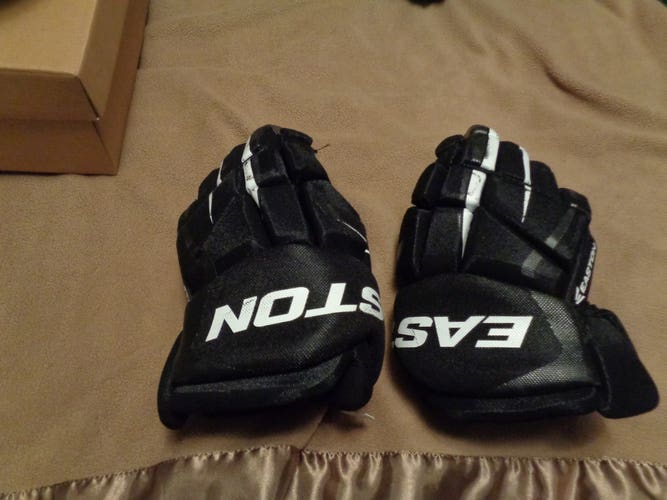 Easton Synergy 40 Gloves 13" (Used)