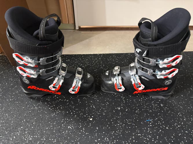 Mondo 23 & 23.5 Unisex Nordica Dobermann GP 60 Ski Boots (Used)