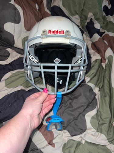 White Small Riddell Victor Helmet (Used)