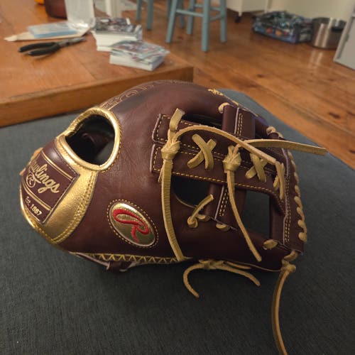 2023 Rawlings Heart of the Hide GOLDY