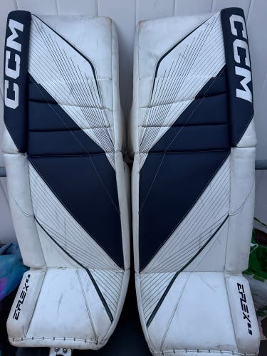 34" CCM Extreme Flex E6.9 Goalie Leg Pads (Used)
