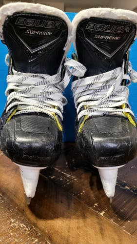 2022 Bauer Supreme M50 Pro Hockey Skates Regular Width 11 (Used)