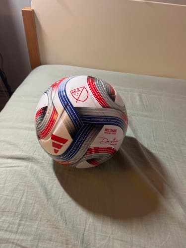 Adidas Soccer Ball (Used) 7 available for 300cad. Or one ball for 40cad