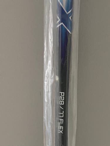 Senior Bauer Vapor Flylite Right Handed Hockey Stick P28 77 Flex (New)