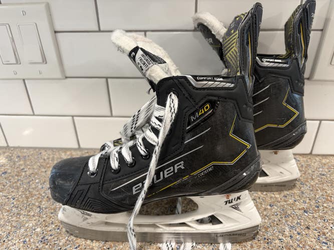 Bauer Supreme M40 Hockey Skates Wide Width Size 4.5 (Used)