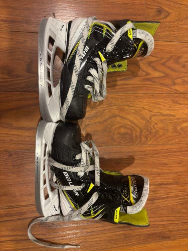 Black 2025 Bauer Vapor Fly40 Hockey Skates Regular Width 12 (Used)