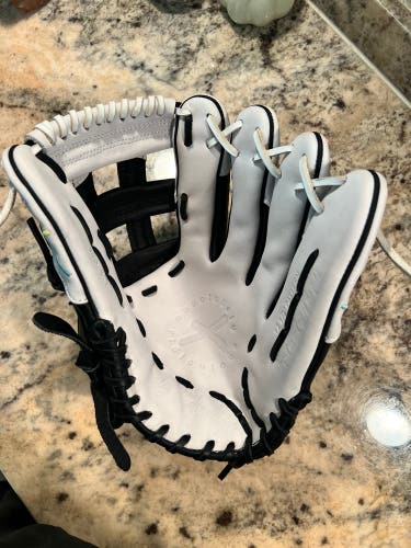 Absolutely Ridiculous RHT Baseball Glove 12.5" (Used)