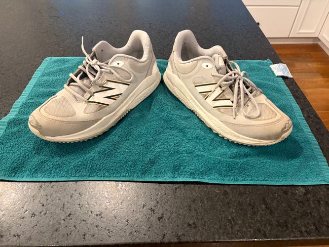 Gray Men's Size M 10.0 (W 11.0) Adult New Balance Fresh Foam Turf 3000 Shoes (Used)