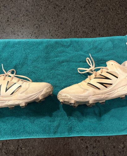 White Men's Size M 10.0 (W 11.0) Adult New Balance Molded Cleats (Used)