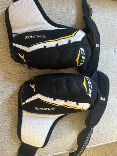 CCM Tacks 2052 Elbow Pads - Sr. Small (5’4-5’7)