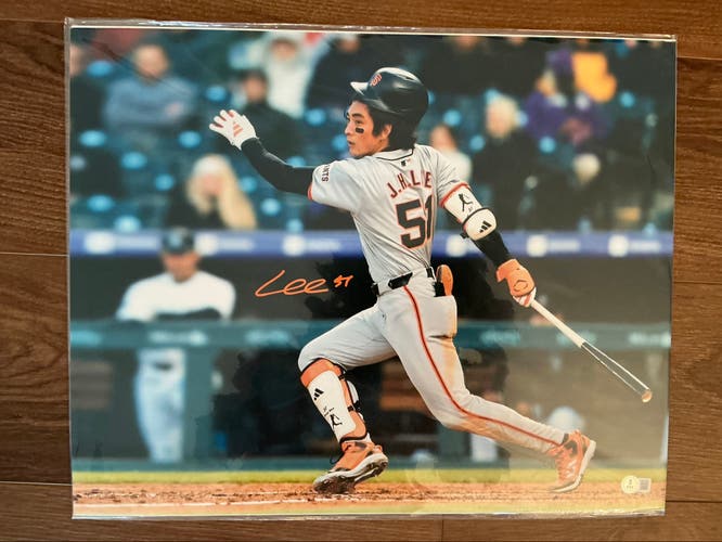 Jung Ho Lee Autographed Signed 16x20 Photo Giants Follow Through Beckett COA #51