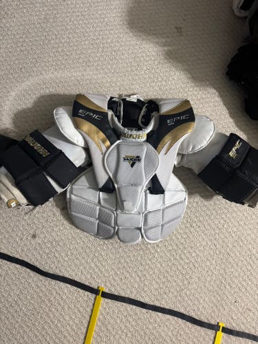 Small Vaughn Epic 8400 Goalie Chest Protector (Used)