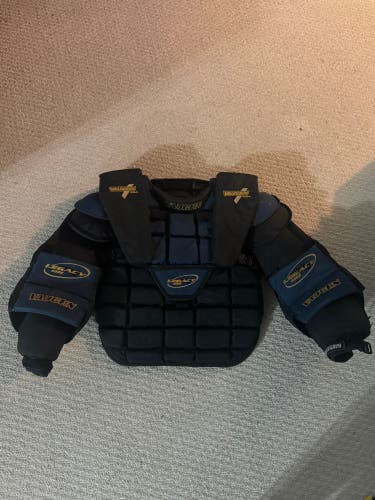 XL Vaughn Legacy 4000 Goalie Chest Protector (Used)
