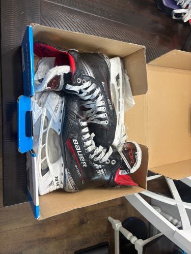 2023 Bauer Vapor X4 Hockey Skates 7.5 (Used) with LS Pulse blades