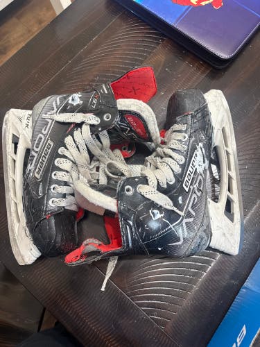2021 Bauer Vapor X3.7 Hockey Skates 7.5 (Used)