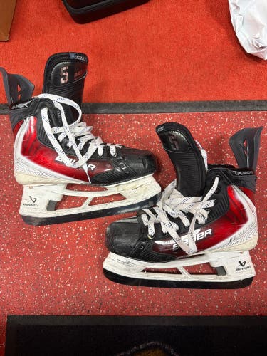Red 2025 Bauer Vapor Flylite Hockey Skates Regular Width Pro Stock 7 (Used)