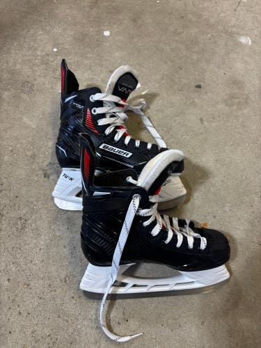 Bauer Vapor VOLT Hockey Skates Regular Width Size 2 (Used)
